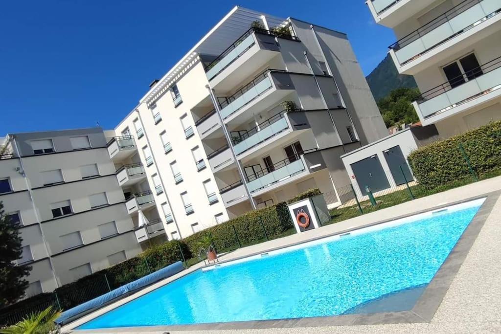 Superbe Appartement En Residence Avec Piscine. Албервил Екстериор снимка